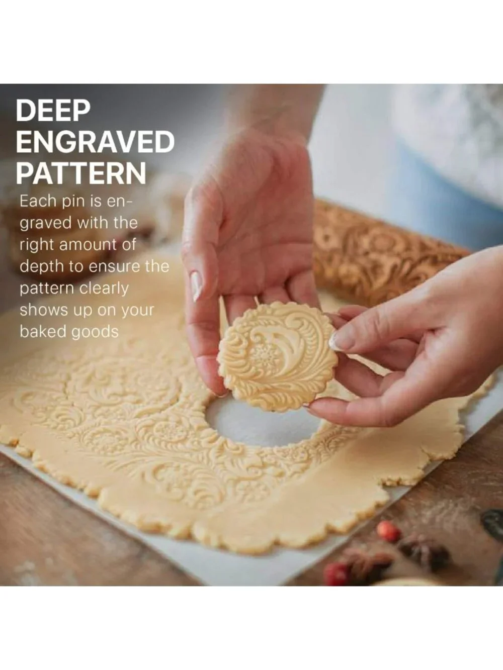 Engraved Wooden Rolling Pin with Snowflake & Flower Patterns for Baking Pastry